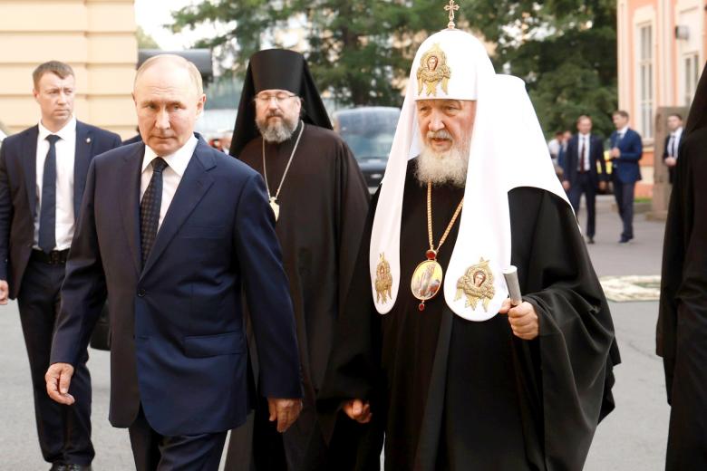 Владимир Путин c Патриархом Московским и всея Руси Кириллом в Свято-Троицкой Александро-Невской лавре