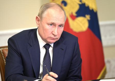 Путин поручил представить идеи строительства ж/д маршрута до Баренцева моря