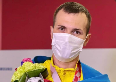 Украинский паралимпиец объяснил, почему отошёл от россиян на награждении