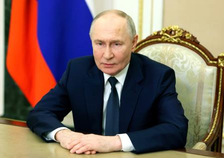 Путин поздравил находящихся в зоне СВО военных с Пасхой
