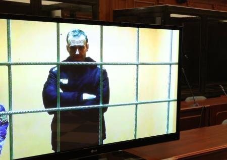 Навальный пожаловался на очередное подселение бездомного в ШИЗО