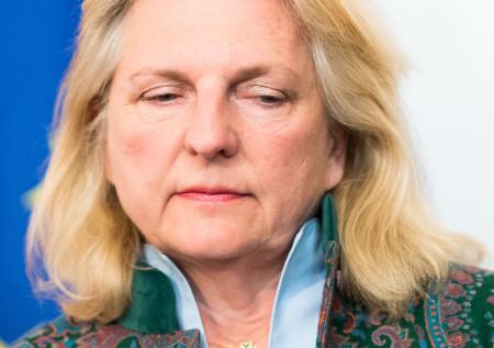 Экс-глава МИД Австрии обвинила мужа в домашнем насилии