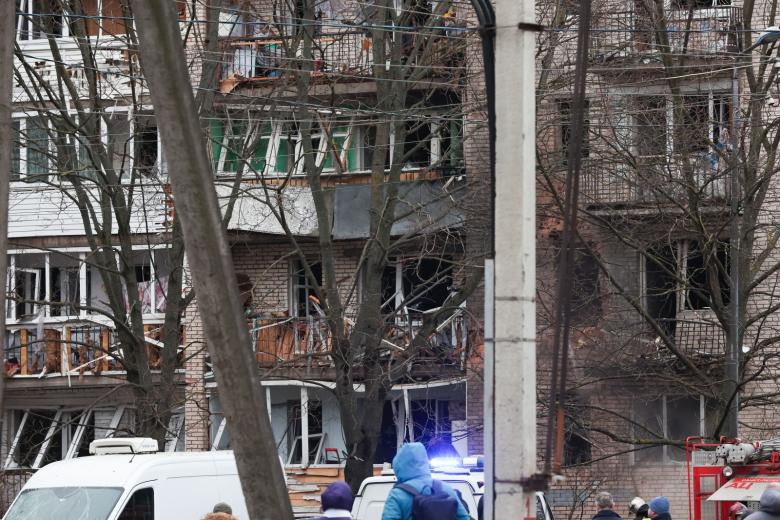 Обстановка на месте ЧП в жилом доме в Санкт-Петербурге