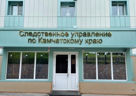 Один человек погиб при падении автомобиля в реку на Камчатке