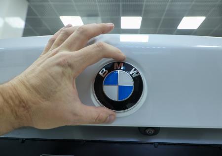 Программист получит почти $2 млн за оторванную дверью BMW конечность