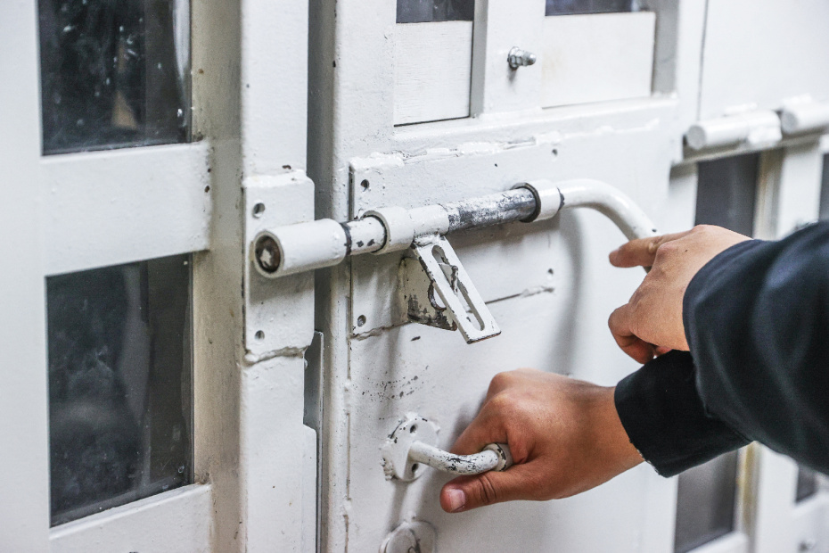 Дебош из-за Магомаева и педофил в туалете вокзала: громкие ЧП за день