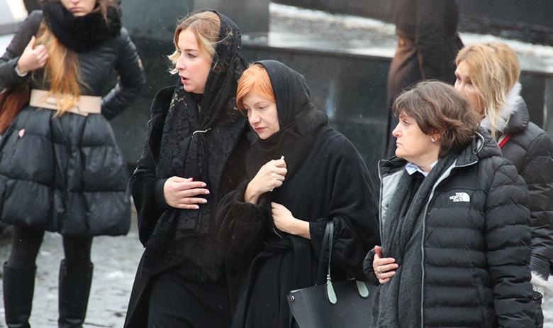 Ирина Толмацкая (в центре)