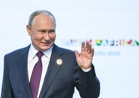Стало известно, сколько россиян доверяют Путину