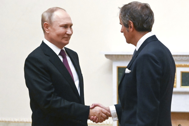 Президент России Владимир Путин и Рафаэль Гросси
