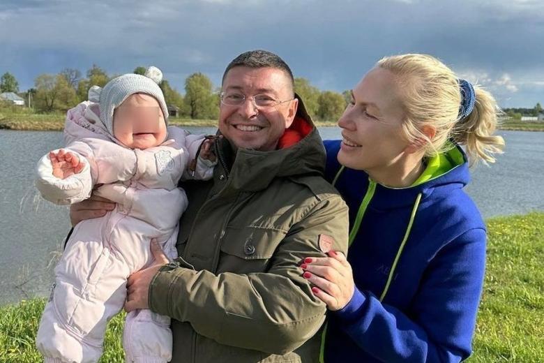 Наталья Рагозина с мужем Вадимом и дочкой Настей