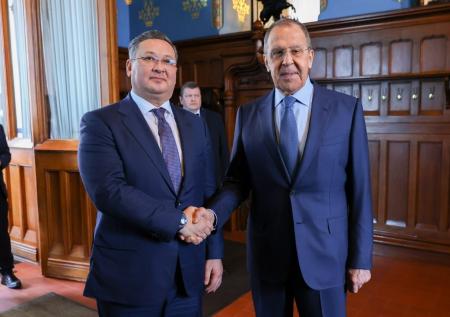 Казахстан предпочел Россию: зачем Токаев отправил главу МИД к Лаврову