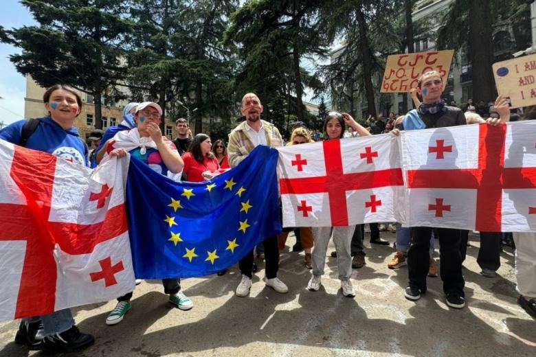 Акция протеста противников закона об иноагентах в Тбилиси