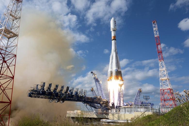 Пуск боевыми расчетами ВКС РФ ракеты-носителя среднего класса «Союз-2.1б» с космодрома Плесецк