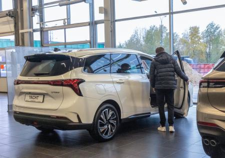 Россияне не смогли раскупить все предложенные Китаем автомобили