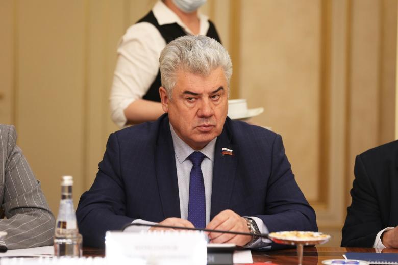 Виктор Бондарев