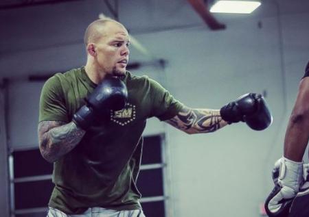 Смит задушил Спэнна в главном бою UFC в Лас-Вегасе