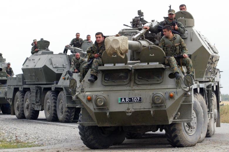 Колонна грузинских танков в Цхинвале 2008 г.