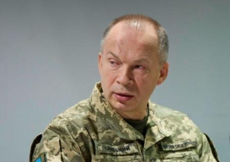 Появилось видео, как Сырский марширует в Москве под «Прощание славянки»