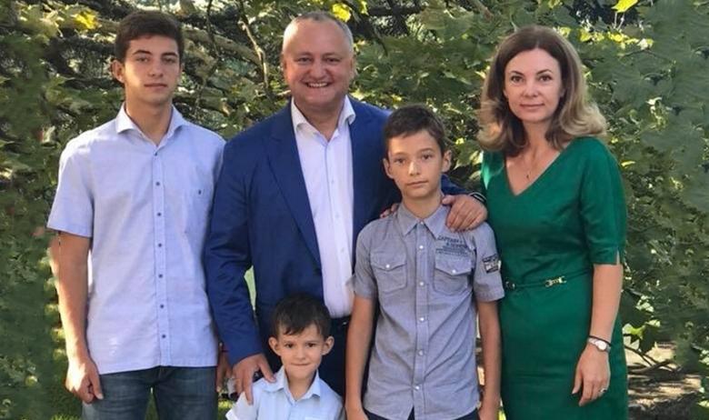 Игорь Додон с семьей