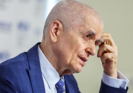 Онищенко связал с ЦРУ появление данных о вирусе, вызывающем кровохарканье