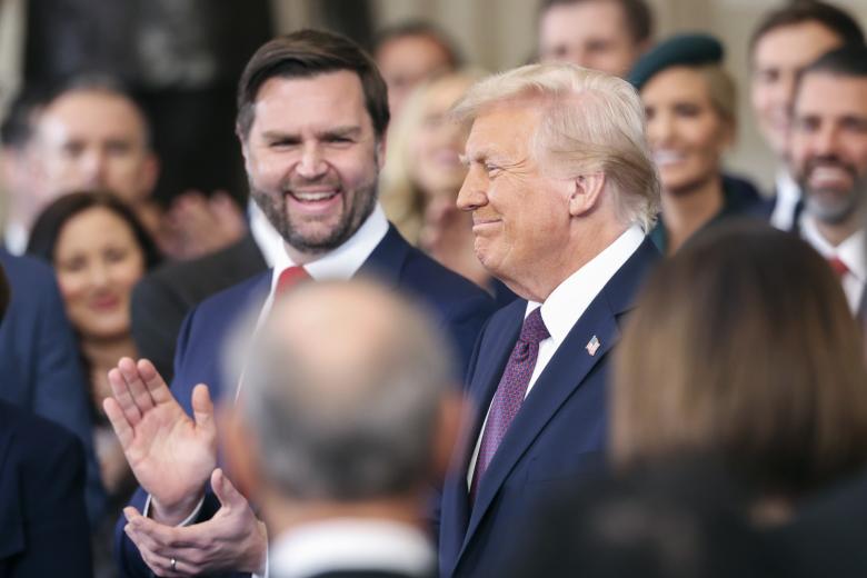 Дональд Трамп и вице-президент США Джей Ди Вэнс (справа налево)