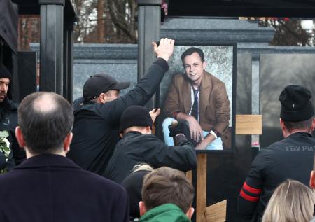 Стало известно, рядом с кем похоронили Владимира Левкина