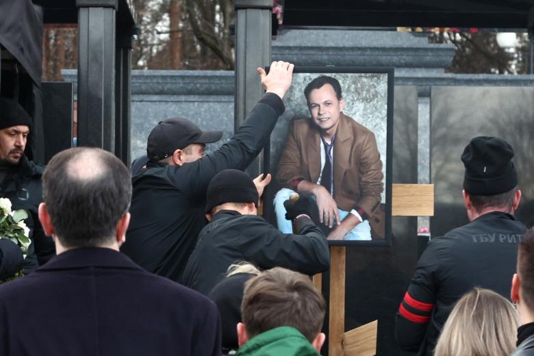 Могила певца Владимира Левкина на Троекуровском кладбище в Москве