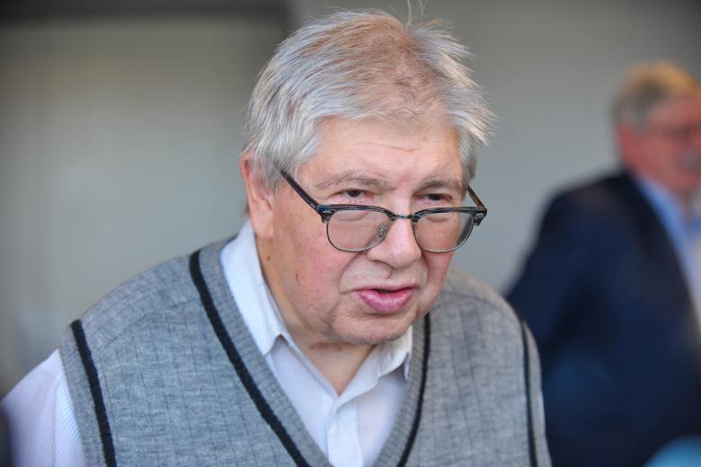 Кирилл Разлогов