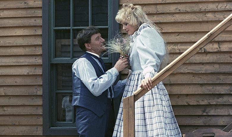 Андрей Миронов и Александра Яковлева. Кадр из фильма «Человек с бульвара Капуцинов»