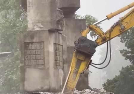 В Польше начали сносить памятник солдатам Красной армии