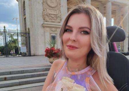 «Вы еще живы?»: москвичка со СМА раскрыла, как живет со страшным диагнозом