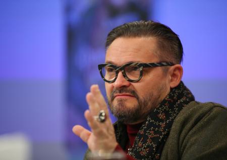 Васильев назвал модную, освежающую и подходящую всем одежду