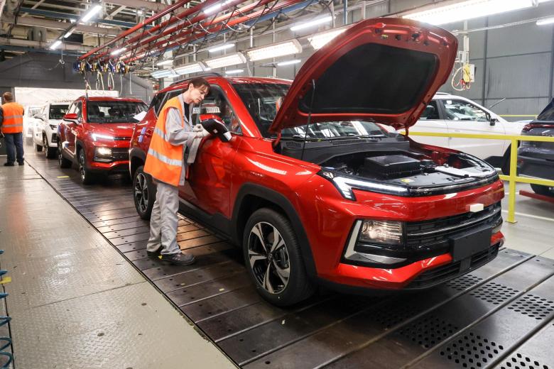 Сборочная линия автомобильного завода «Москвич»