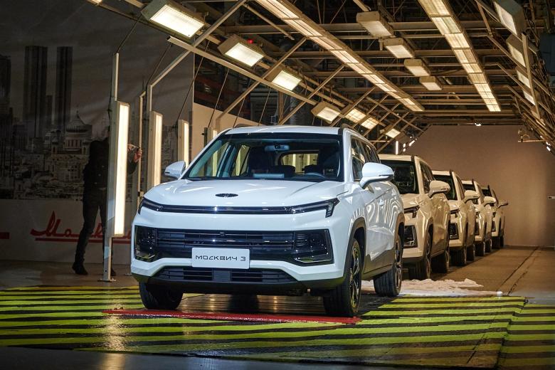 «Москвич-3» — легковой автомобиль, серийно выпускаемый с ноября 2022 года на заводе «Москвич»