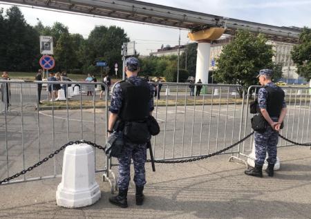 Миноискатели, оцепление: место прощания с убитой Дугиной взяли в кольцо