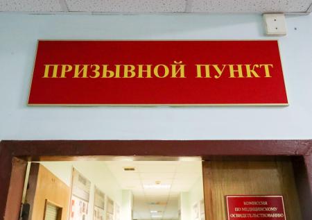 Мигрантов доставили с рынка в военкомат в Нижнем Новгороде
