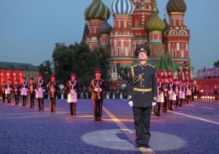 Салюты и парад у стен Кремля: фото генеральной репетиции «Спасской башни»