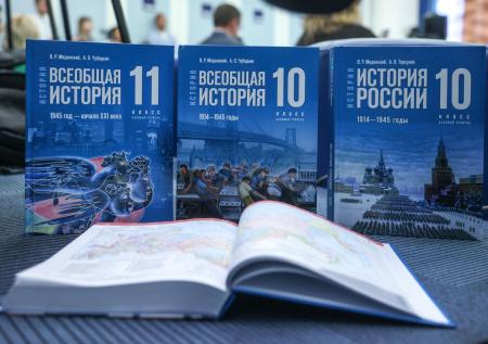В ФАС возмутились взлетевшими ценами на учебники для школьников