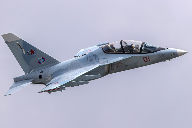 Учебно-боевой самолет Як-130