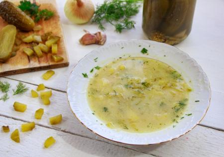 Суп с маринованными огурцами: оригинальный рецепт без мяса