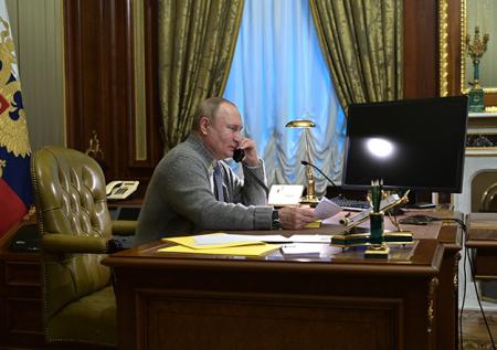 Путин рассказал, с кем встретит Новый год