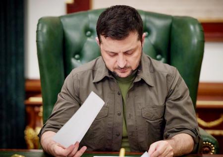 Зеленский получил письмо от Карла III