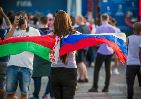 «В братской стране так быть не должно»: как белорусы относятся к россиянам