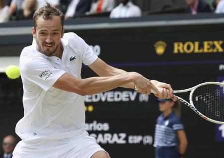 Медведев сохранил позиции в топ-10 рейтинга ATP