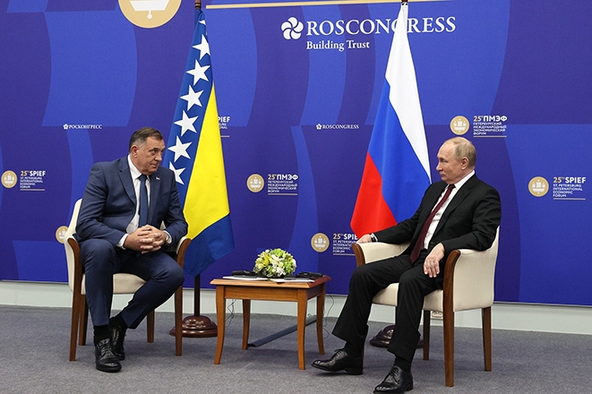 Президент России Владимир Путин и Милорад Додик
