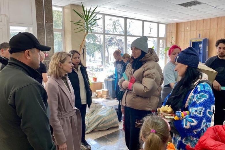 Наталья Поклонская (слева)