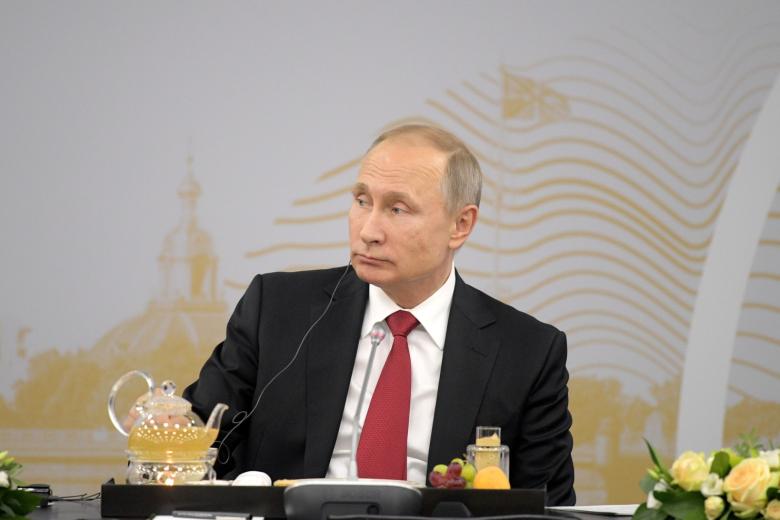 Владимир Путин на пленарном заседании ПМЭФ. Архивное фото
