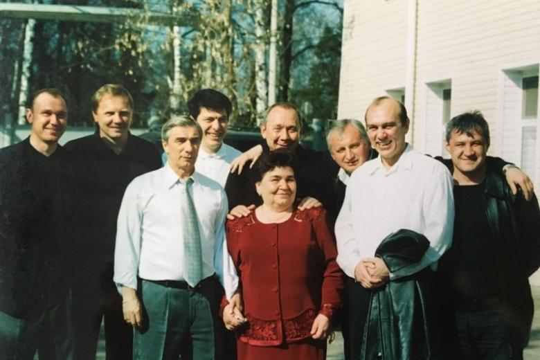 Анна Чуркина (в центре)