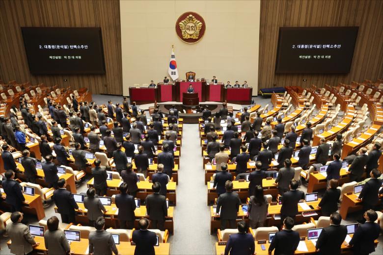 Парламент Южной Кореи заслушивает заявление об импичменте президента Юн Сок Ёля