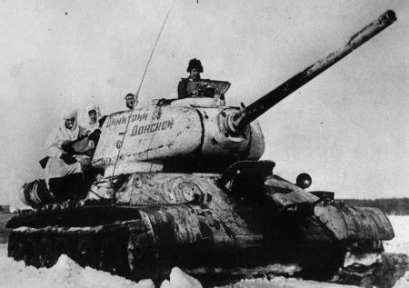Красное оружие Победы: почему приняли на вооружение танки КВ и Т-34